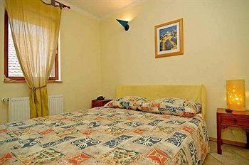 V Tunich Hostel