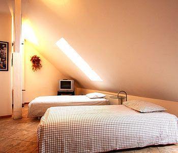 V Tunich Hostel