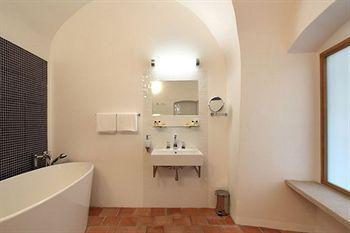 Hotel At The Grape 4*