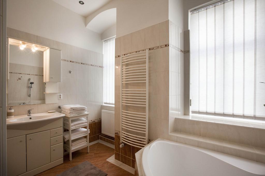 Old Town Square Bambur Apartment Prague
