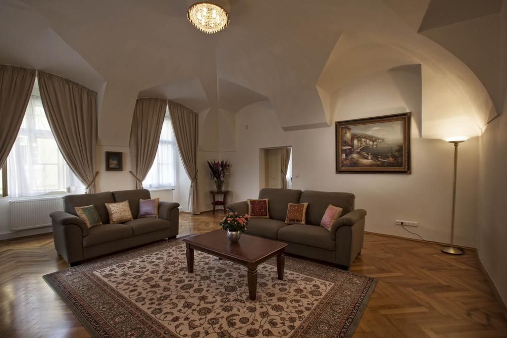 Old Town Square Bambur Apartment