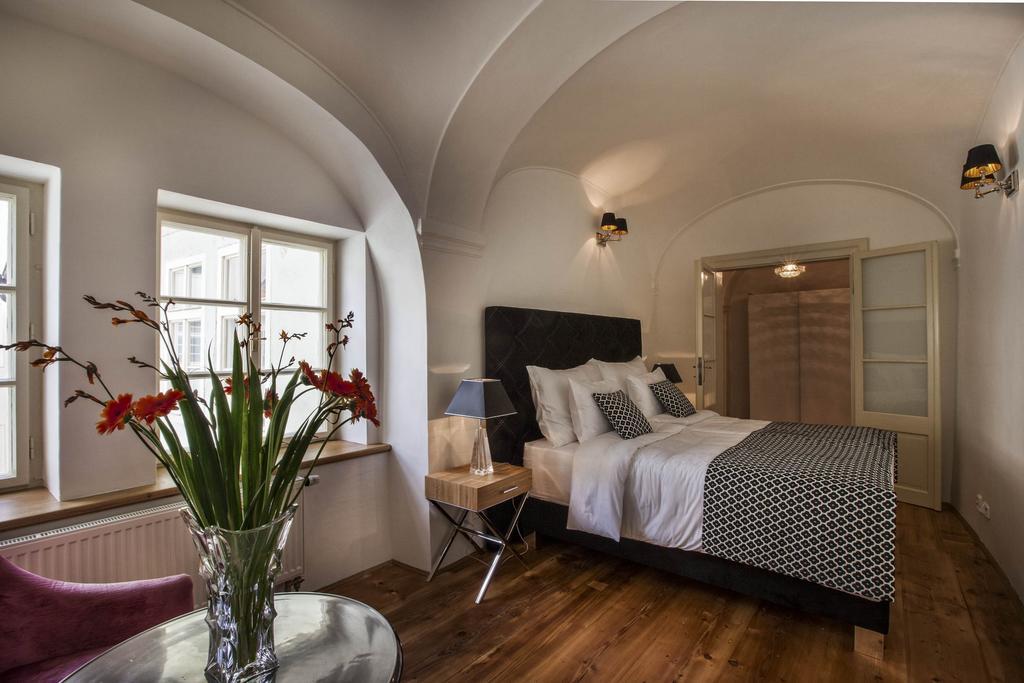 Old Town Square Bambur Apartment