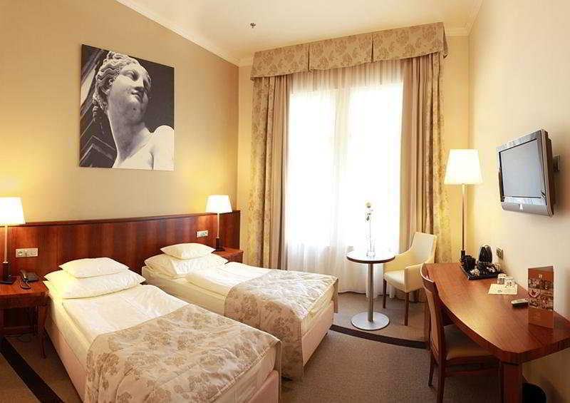 Hotel Maestro By Adrez 4*