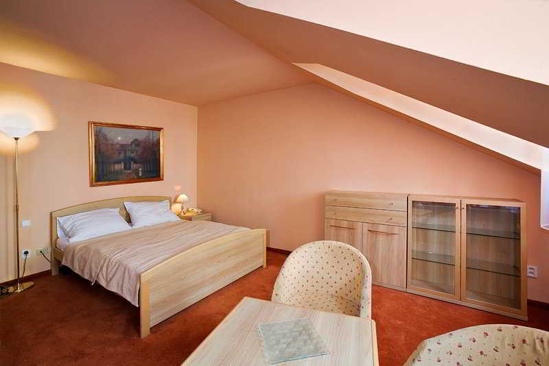 Hotel Abri 3*
