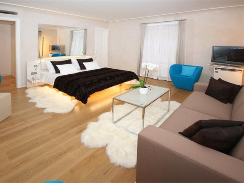Three Storks 5* Prague