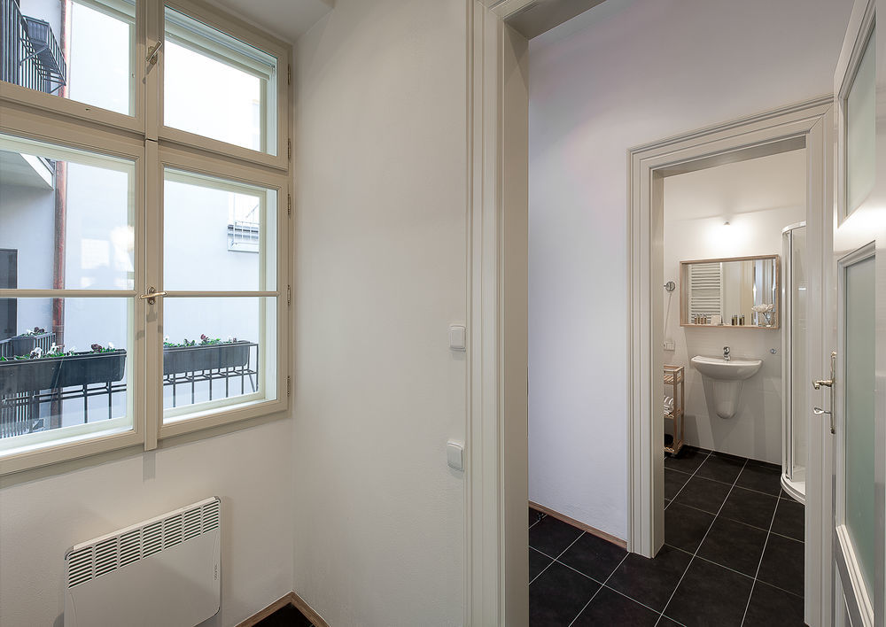 Apartment 4 Arts By Adrez *