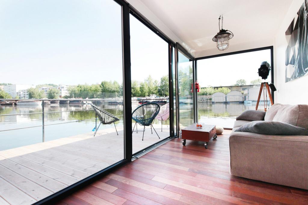 Unique Floating Houseboat By Easybnb Botel