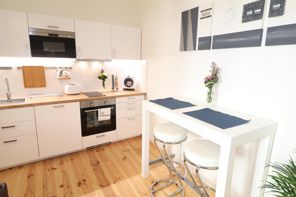 Sokolovska Apartment *