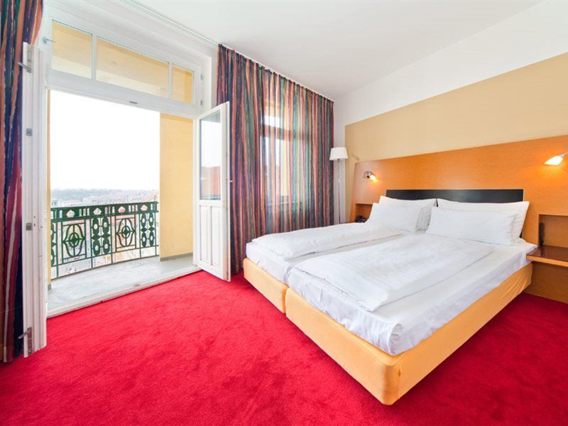 Theatrino Otel 4*
