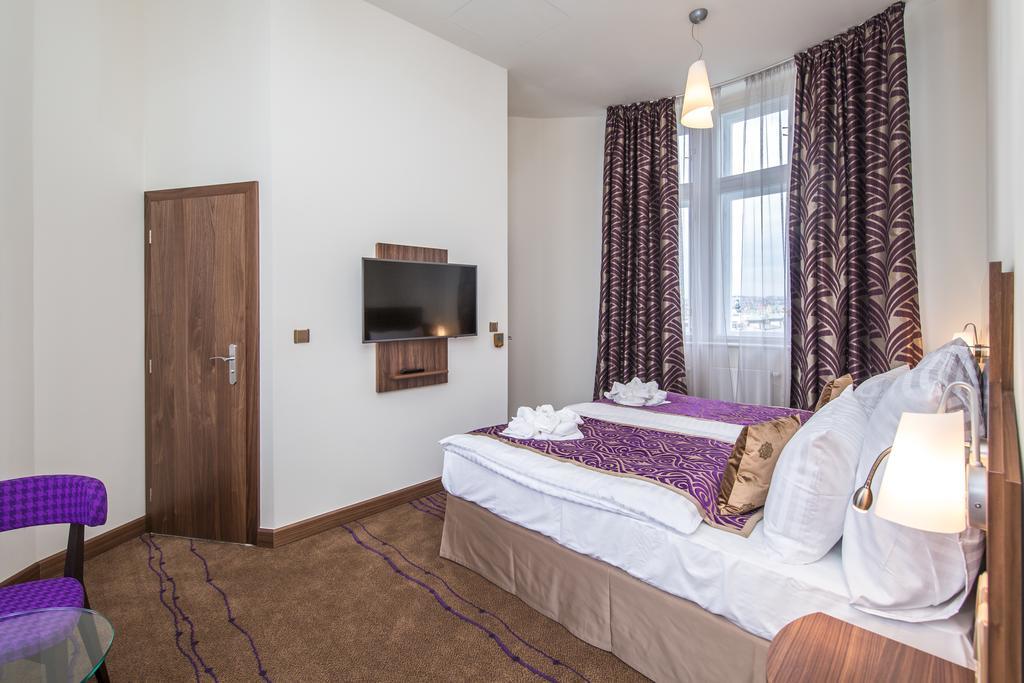 Hotel Merchants Crown Suites And Spa
