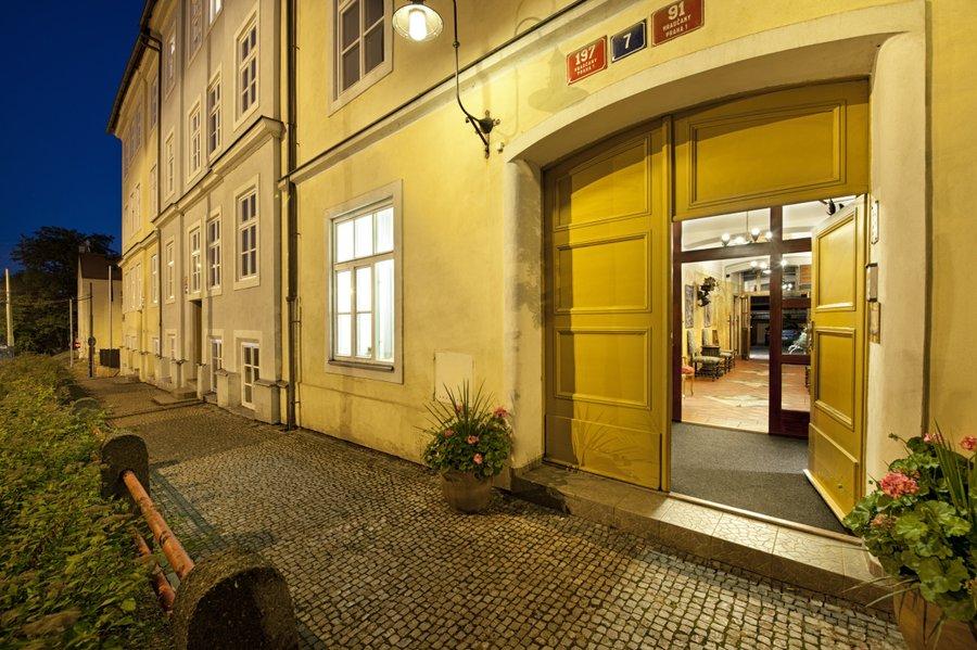 Hotel Ea Jeleni Dvur Castle 3*