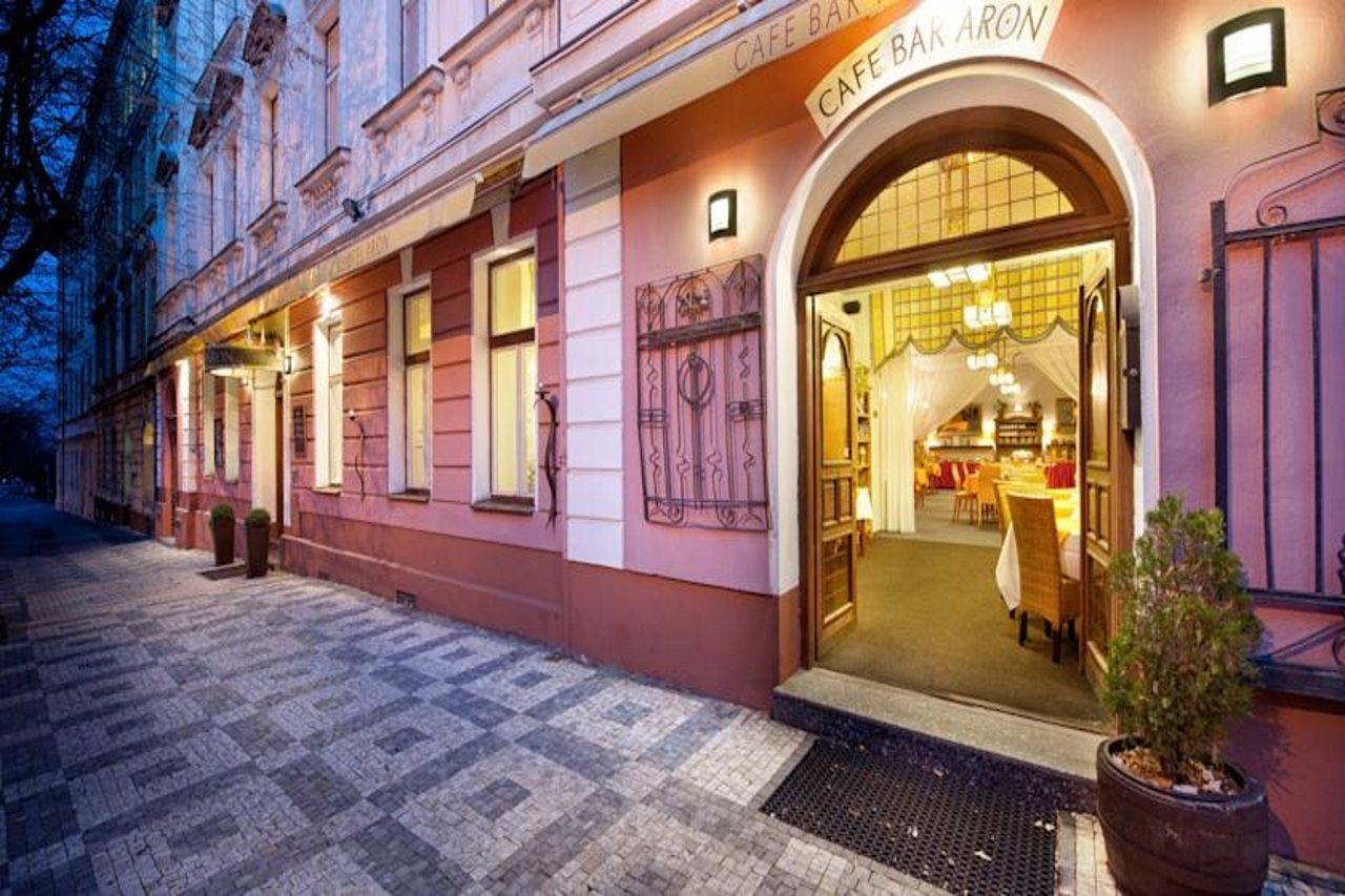 Aron Hotel