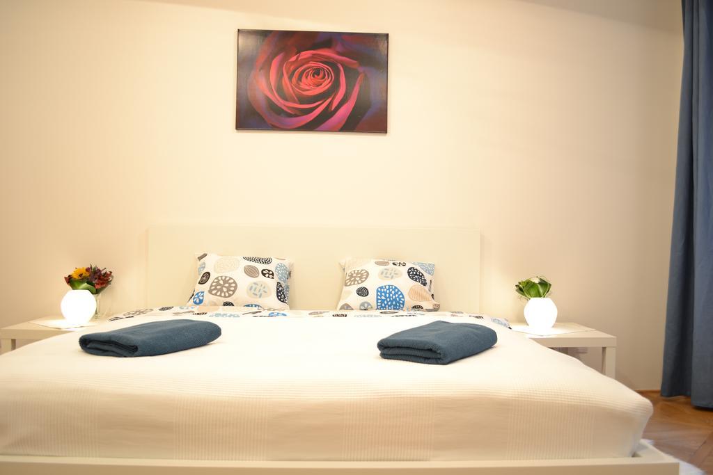 Apartment Sokolovska *