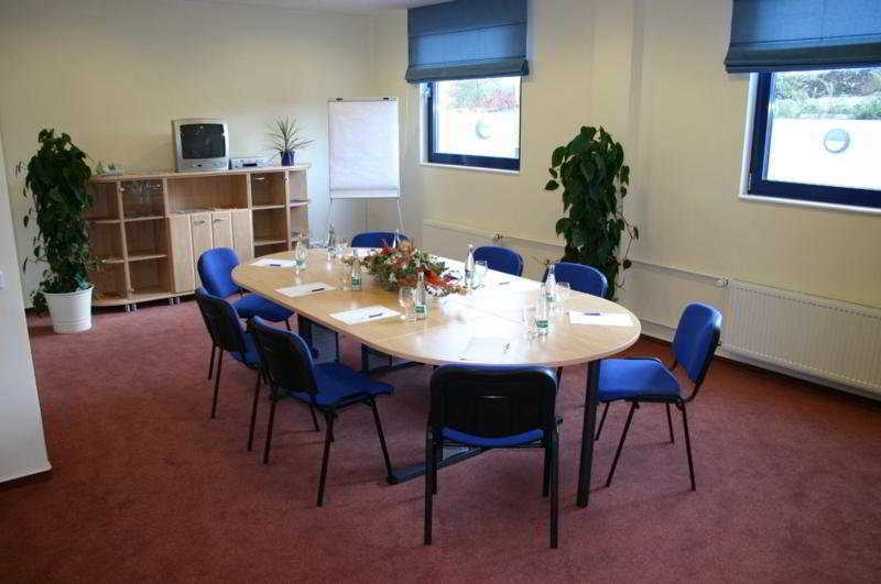 Ramada Airport Otel 4*