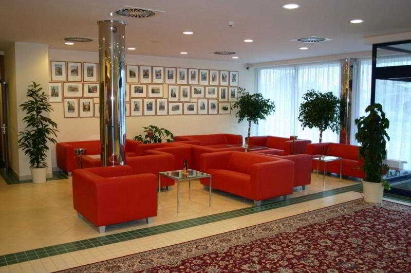 Ramada Airport Otel 4*