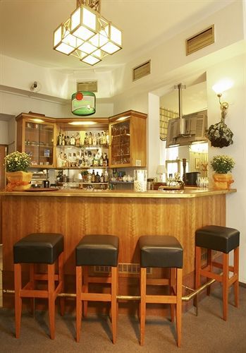 Aron Hotel