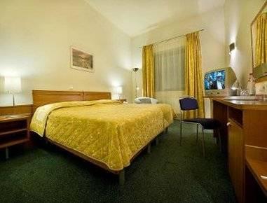 Ramada Airport Otel