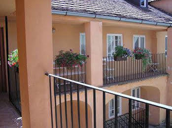 At The Golden Plough Appartement