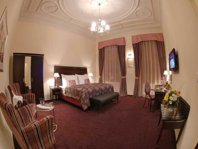 Ea Embassy Otel Prag