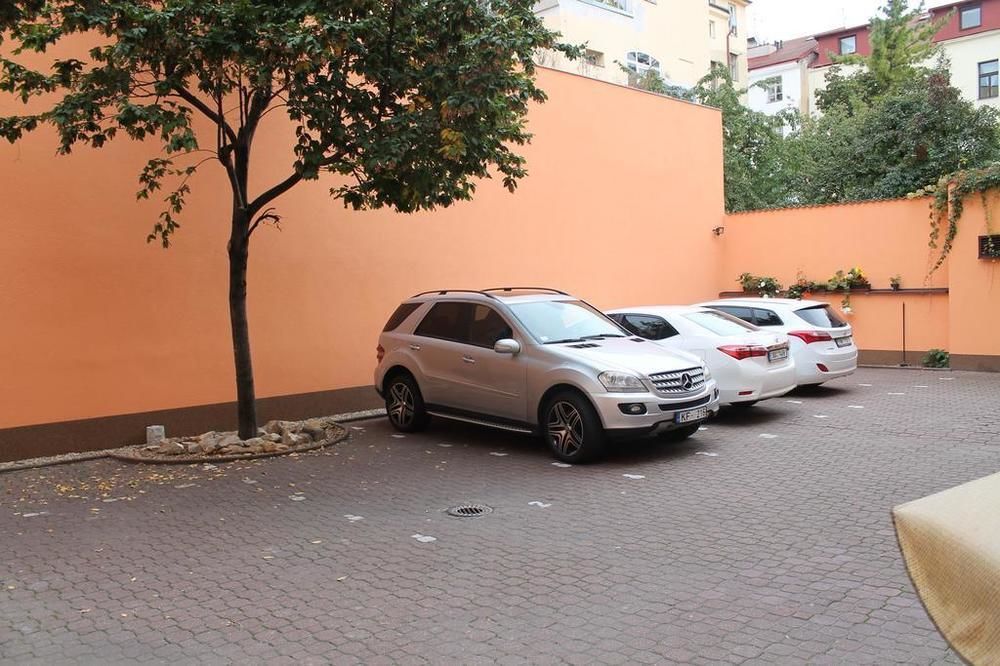Hotel Abri 3*