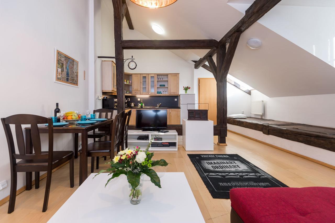 Spacious In The Heart Of Apartment *
