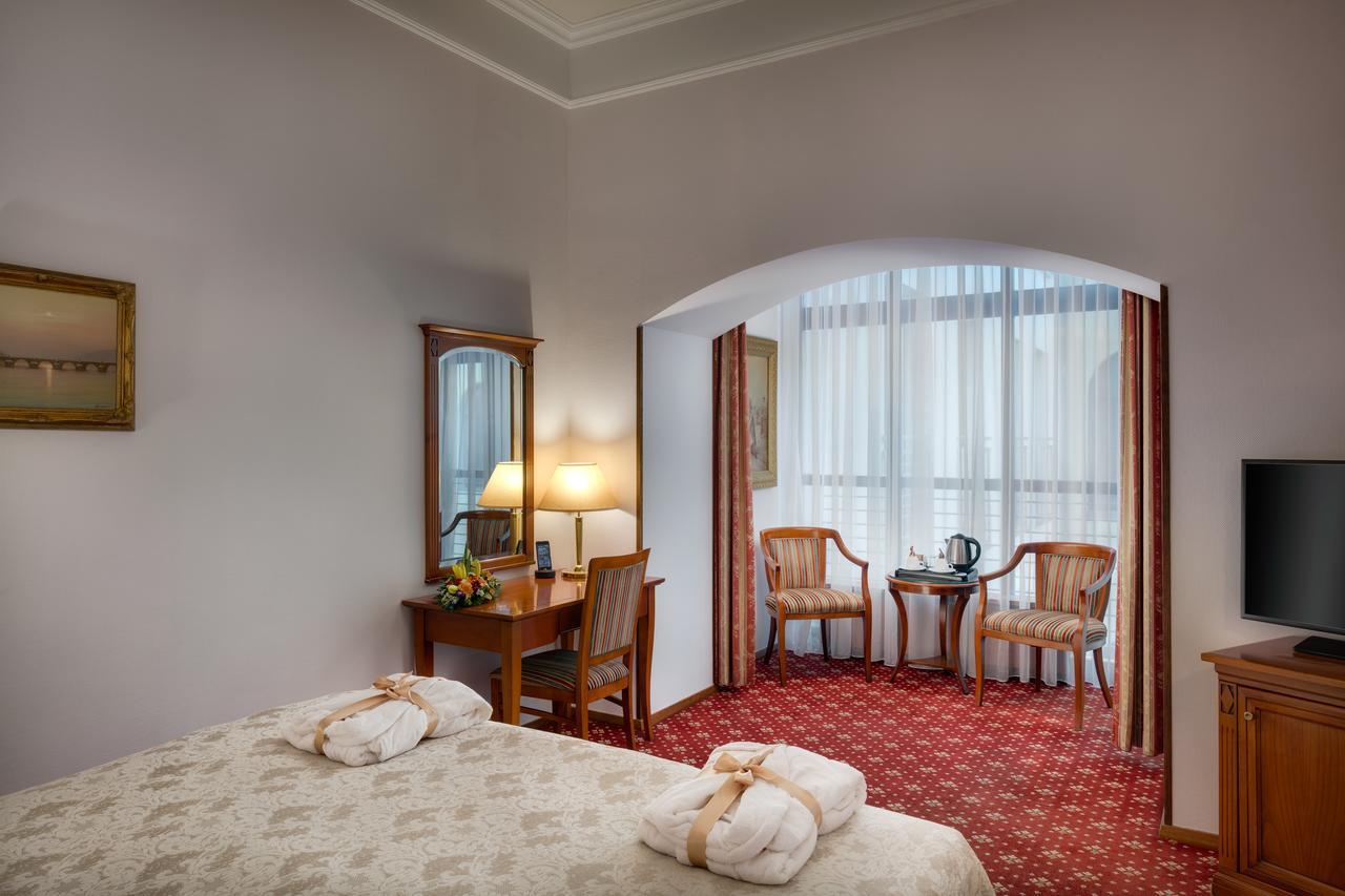 Boutique Seven Days 4*