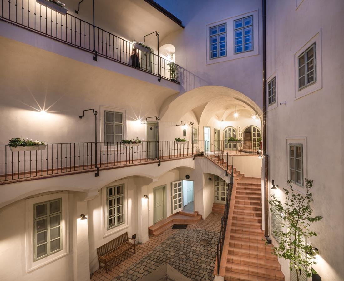 Blue Oak Apart Otel