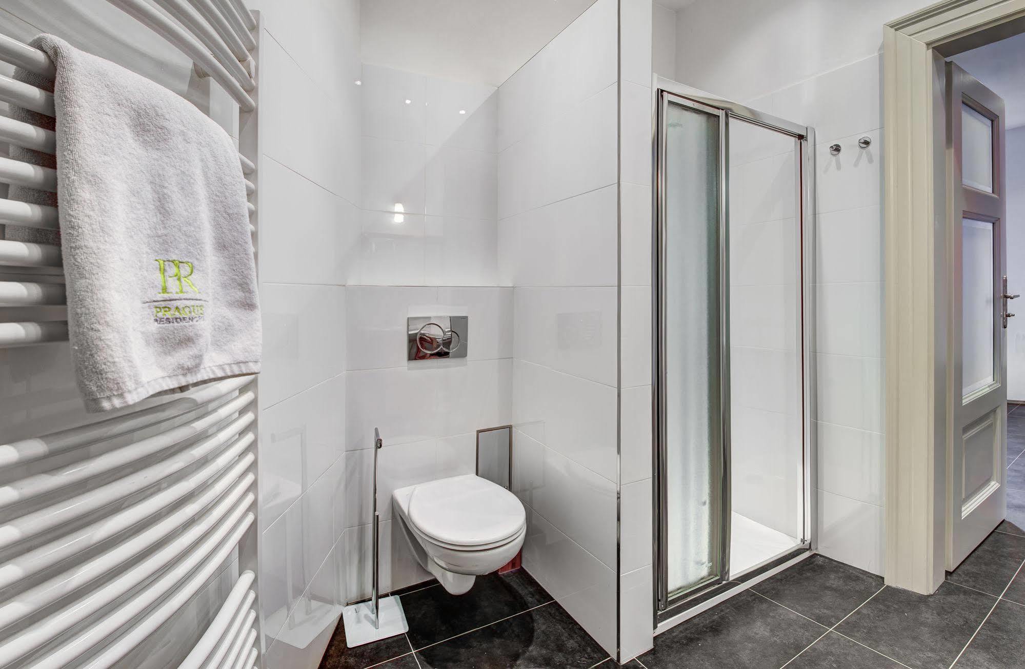 4 Arts By Adrez Apartment
