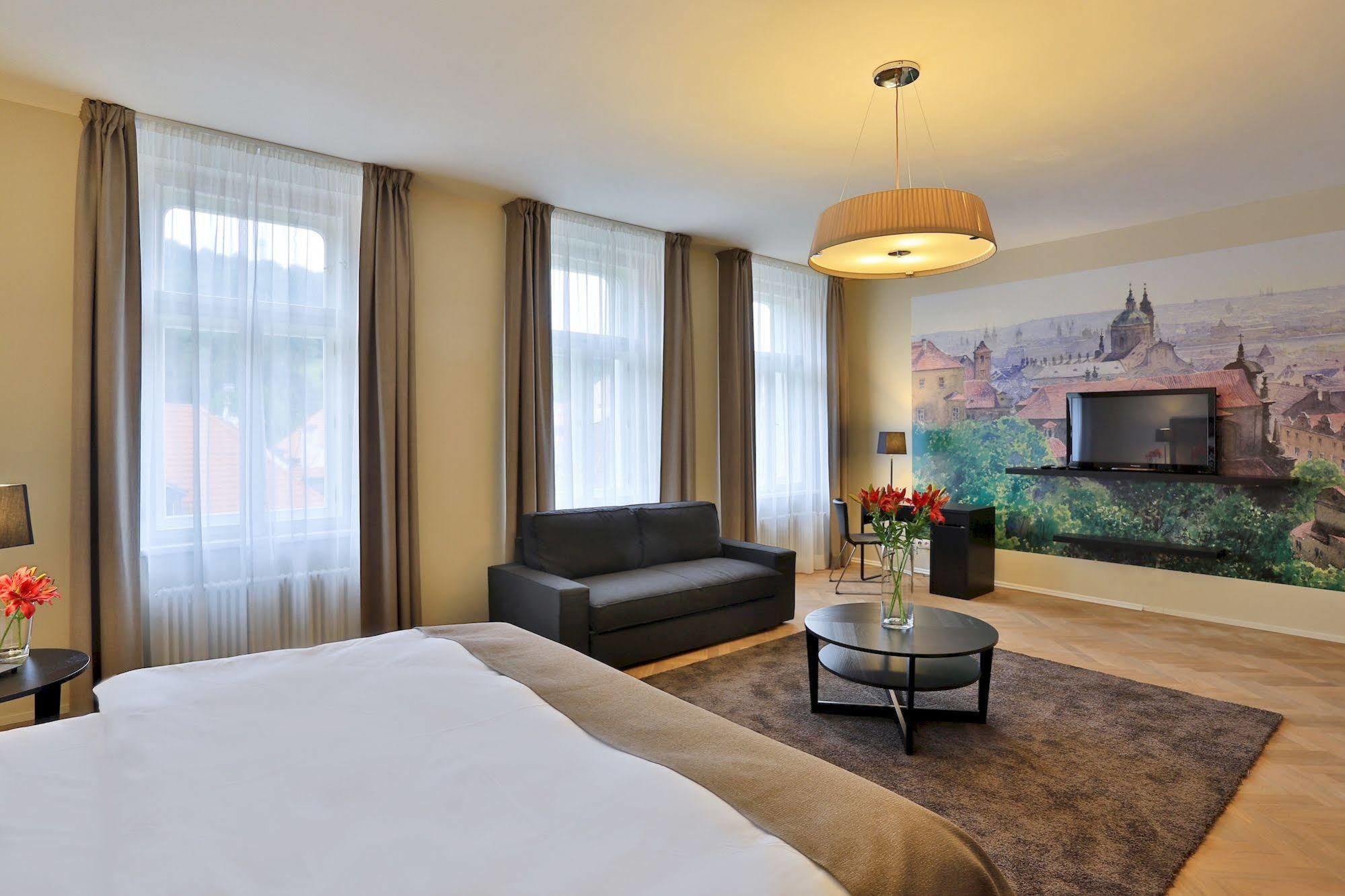 Aparthotel & Praga