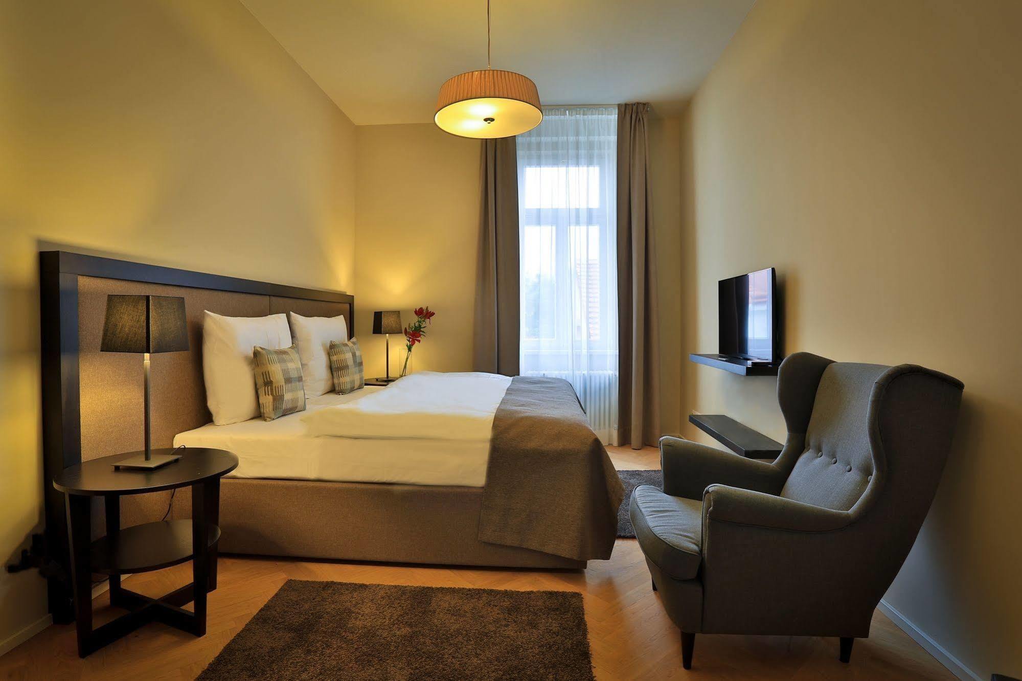 Aparthotel & Praga