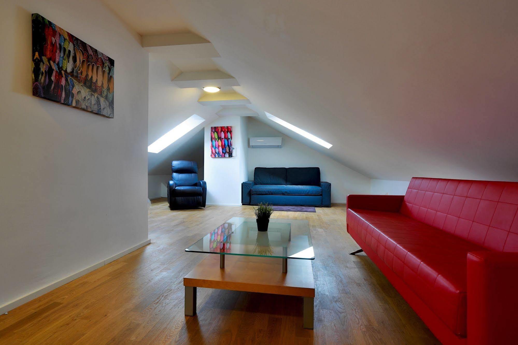 Aparthotel & 4*