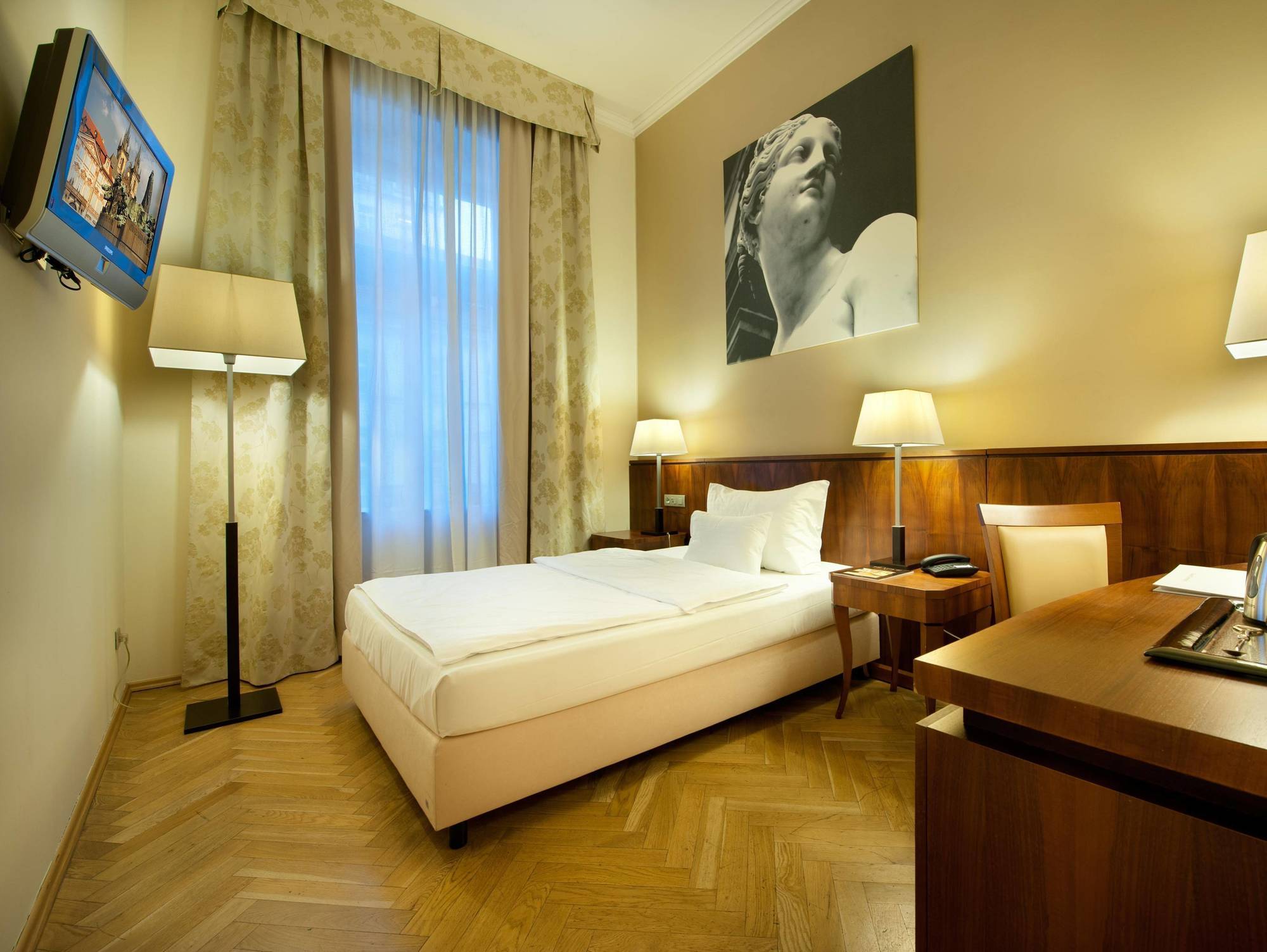 Maestro By Adrez 4* Prague
