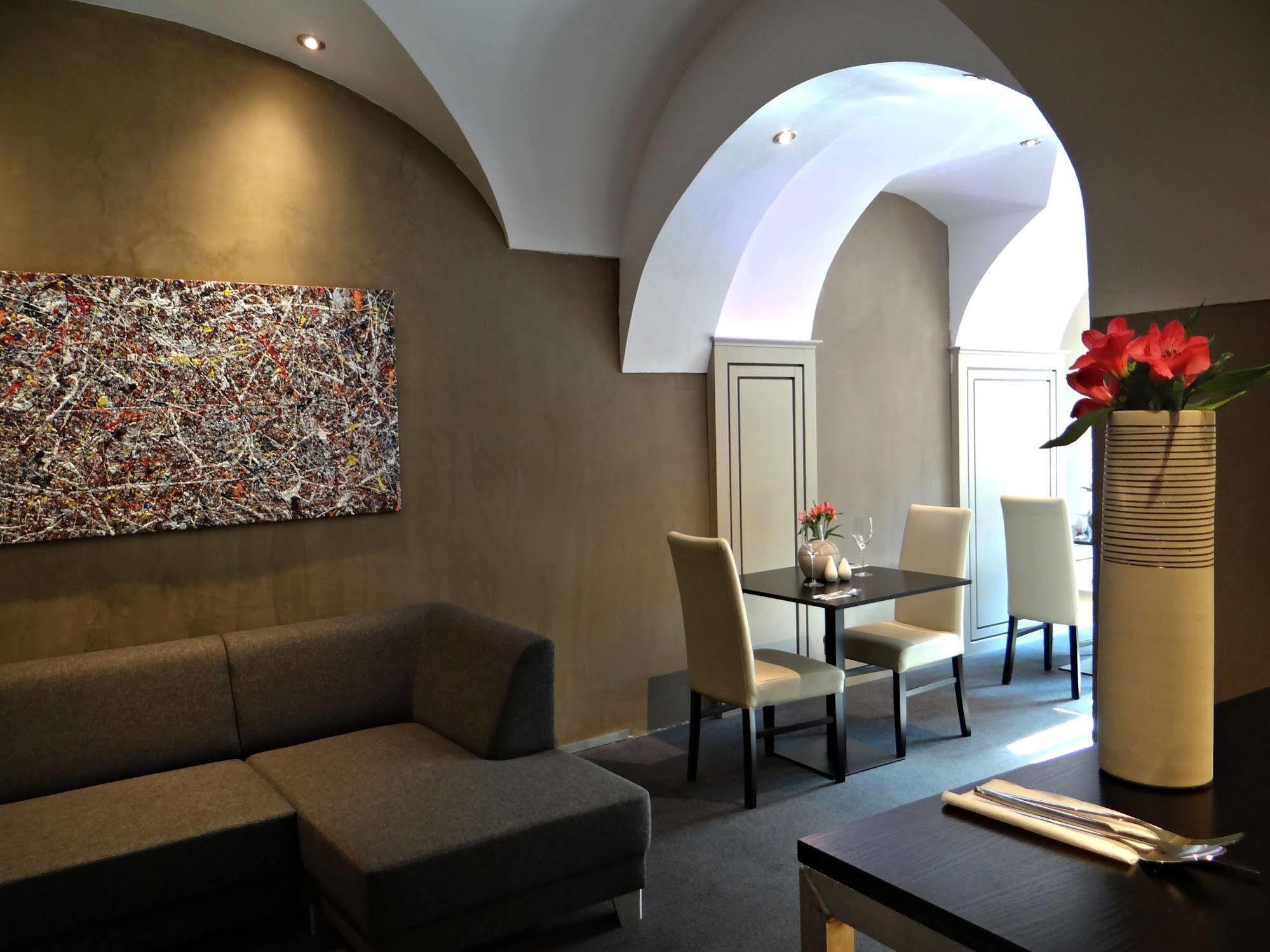 U Krize Hotel Prague