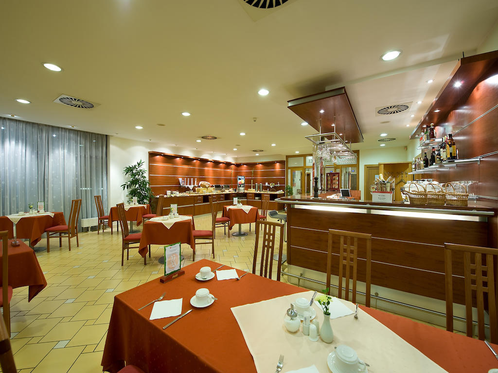 Ramada Airport Otel
