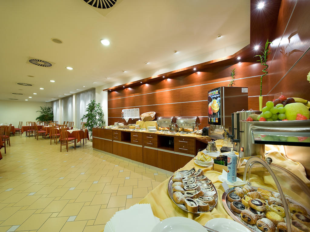 Ramada Airport Otel 4*