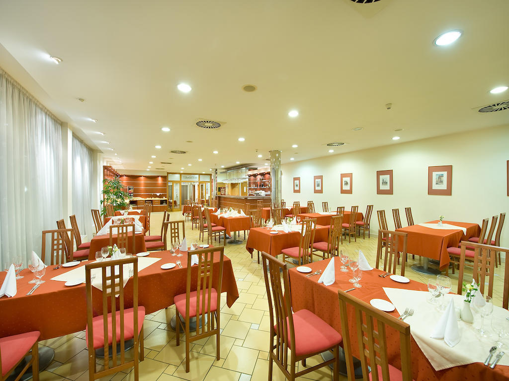 Ramada Airport Otel Prag