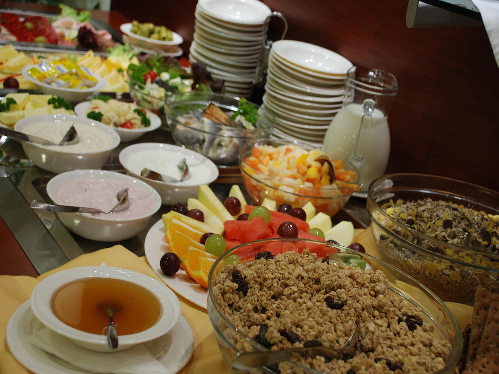 Ramada Airport Otel 4*