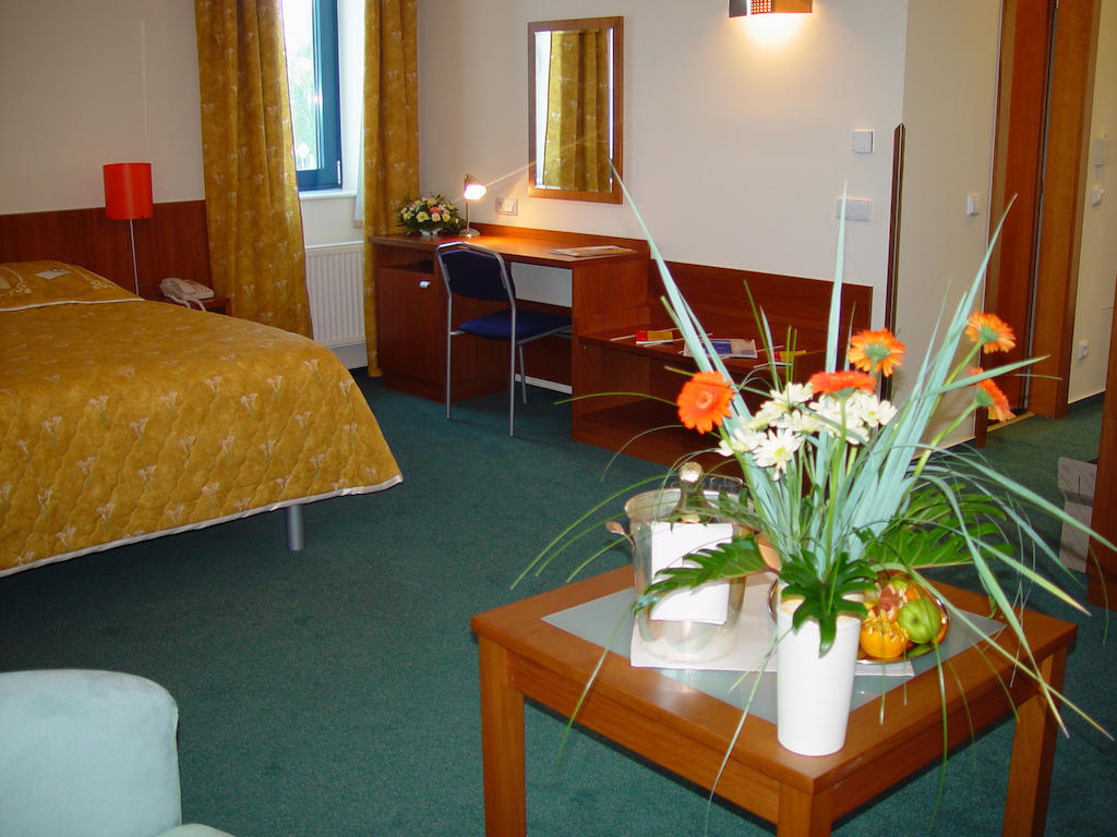 Ramada Airport Otel 4*