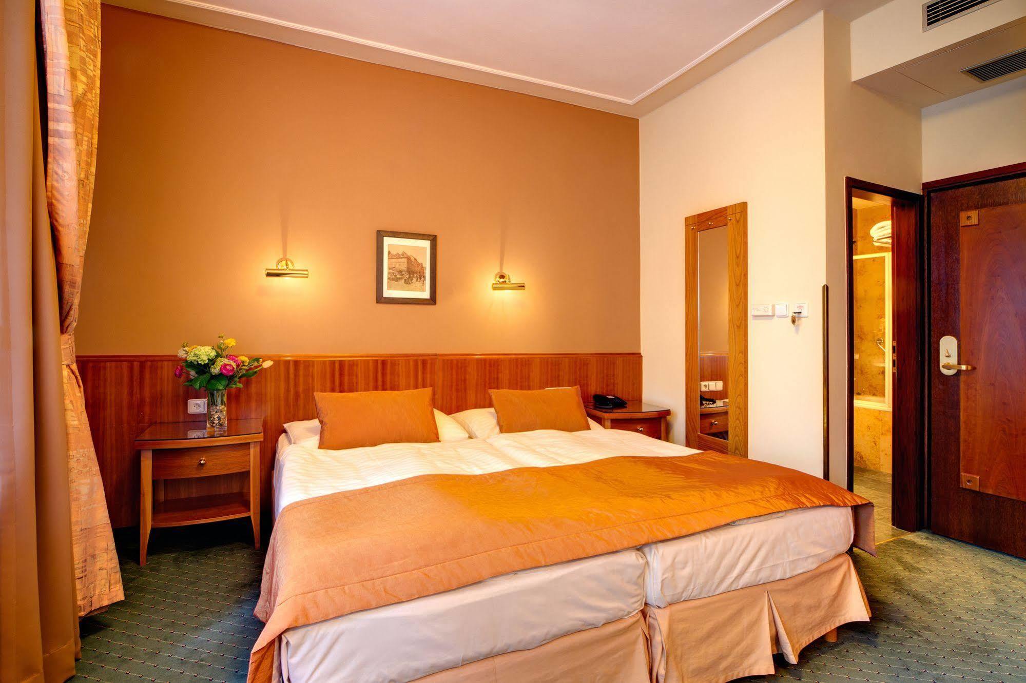 Clementin Hotel