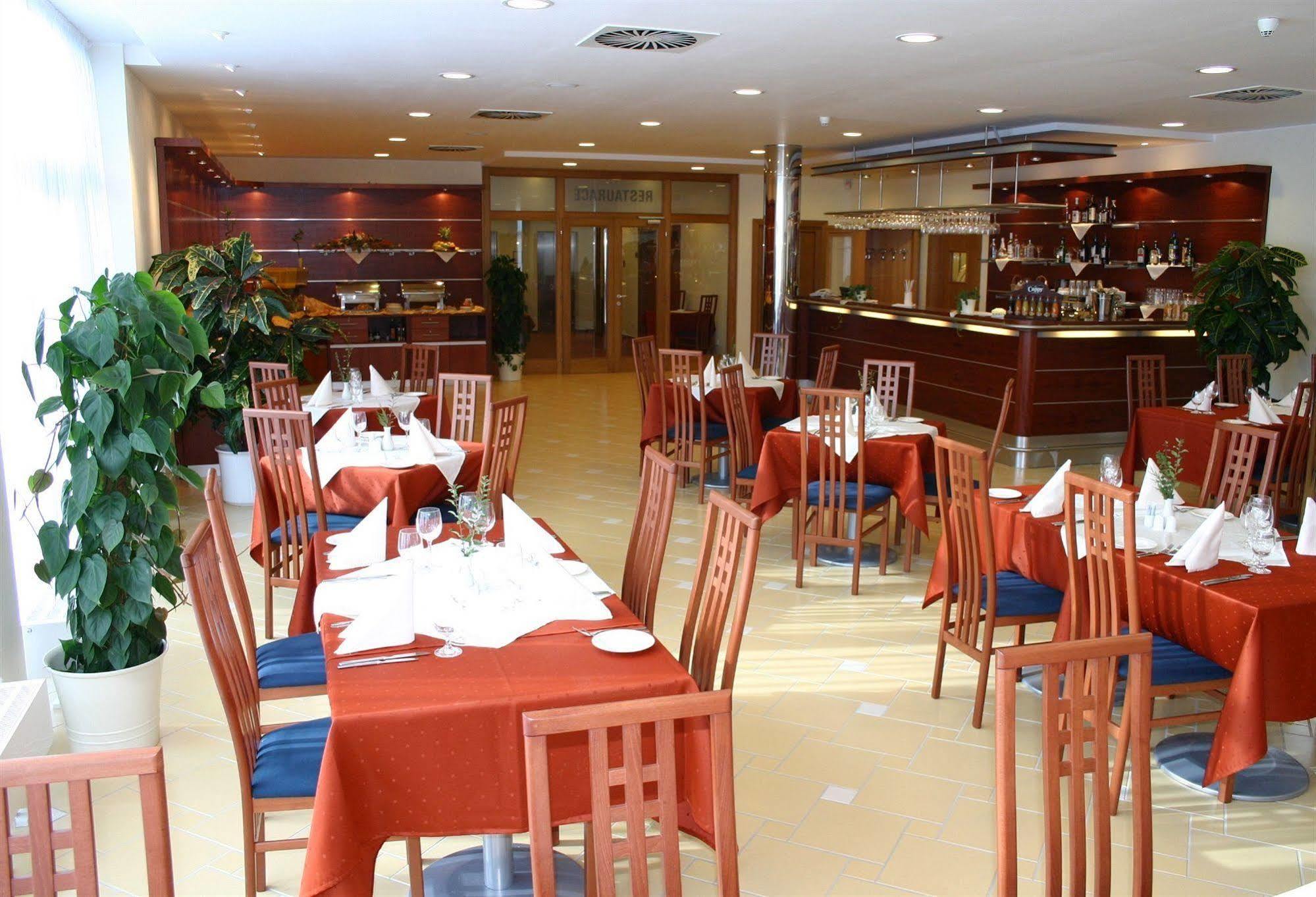 Ramada Airport Otel