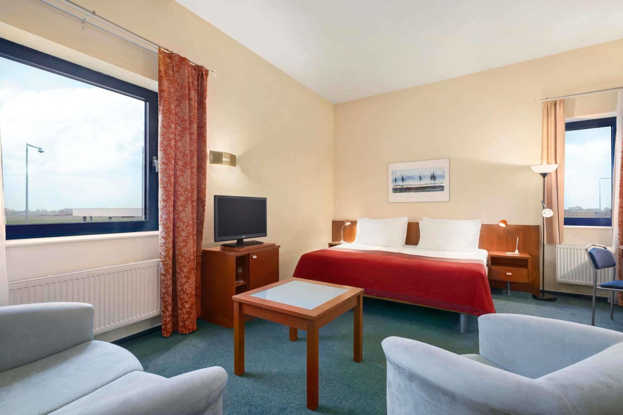 Otel Ramada Airport