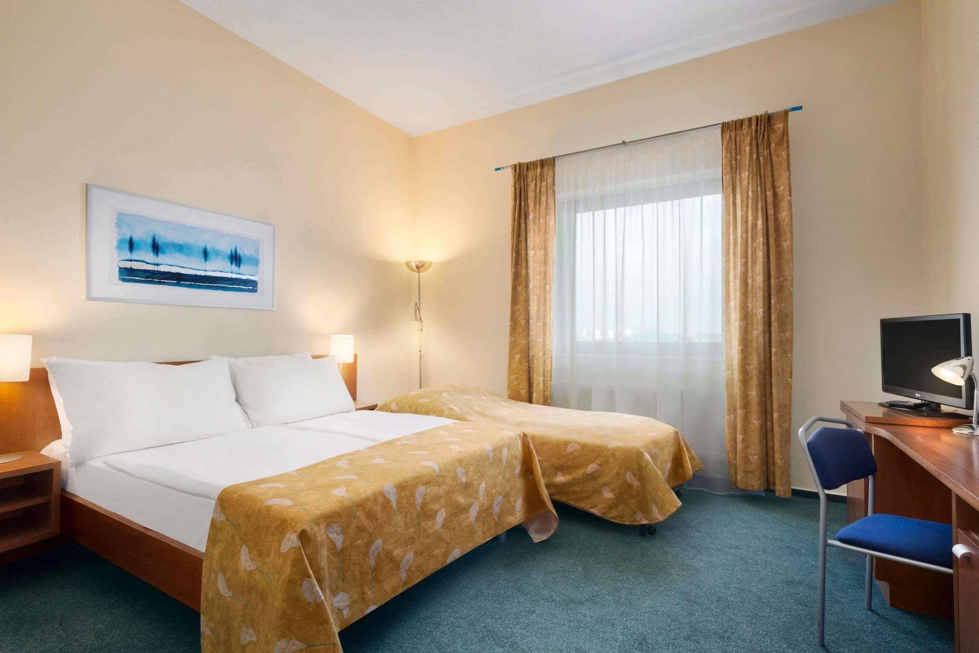 Ramada Airport Otel Prag