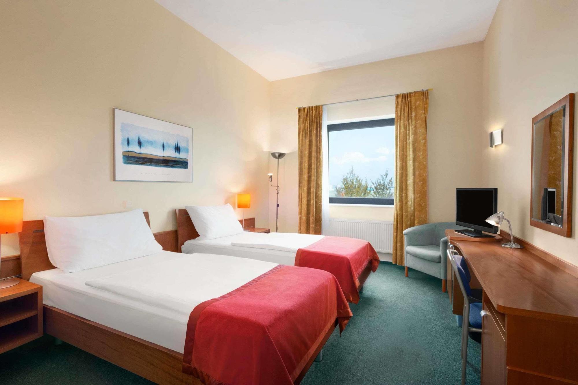 Ramada Airport Otel