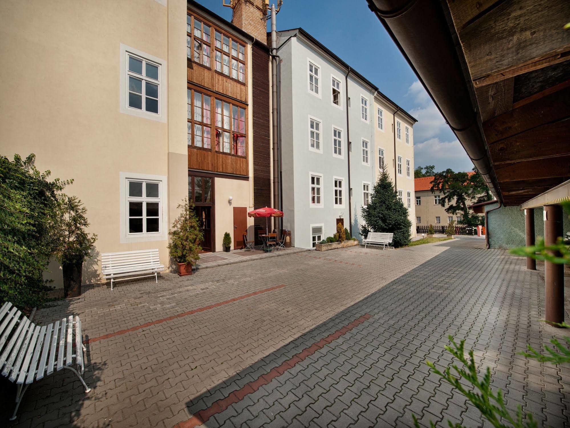 Hotel Ea Jeleni Dvur Castle