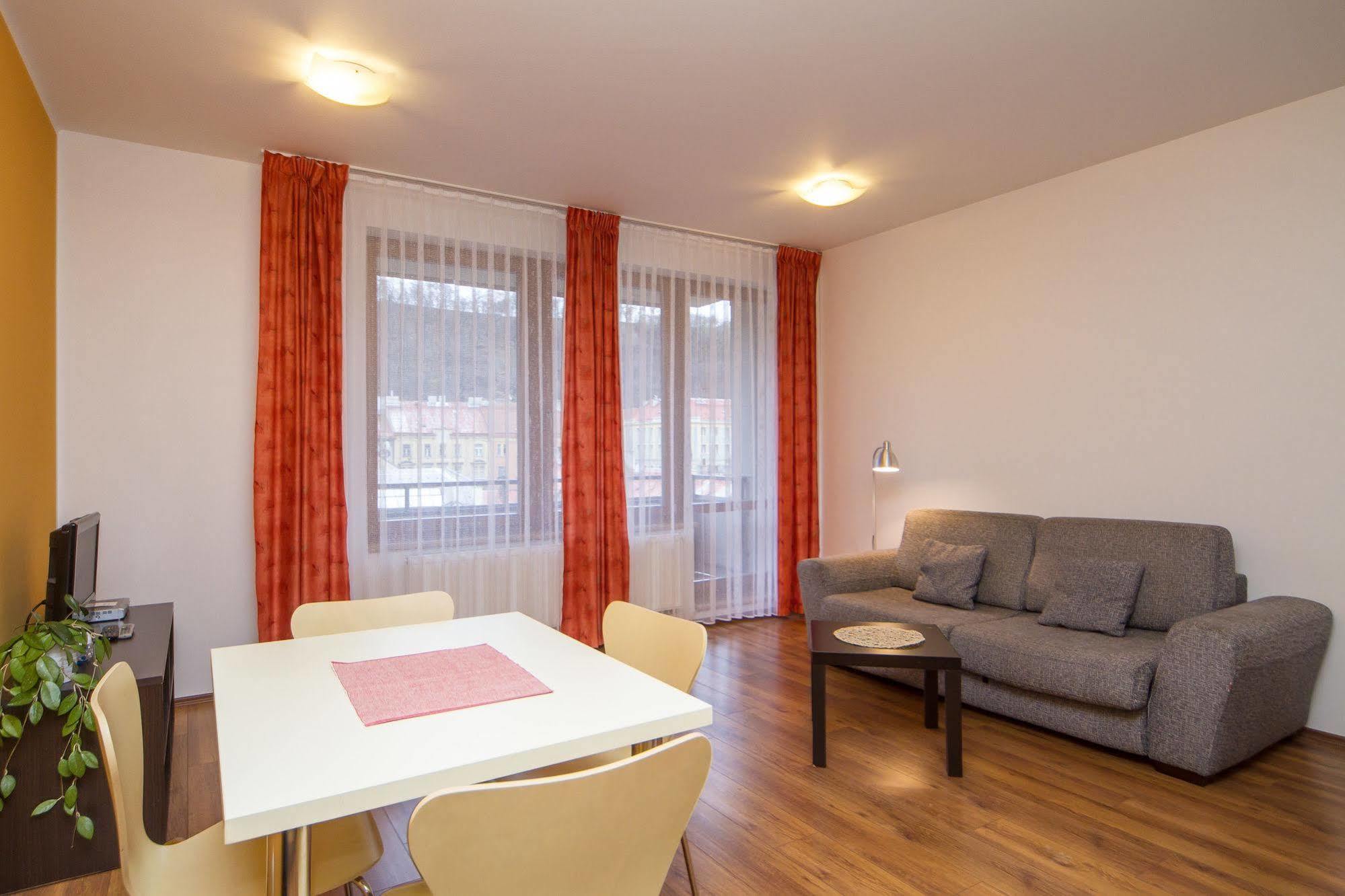 Apartment 3d *