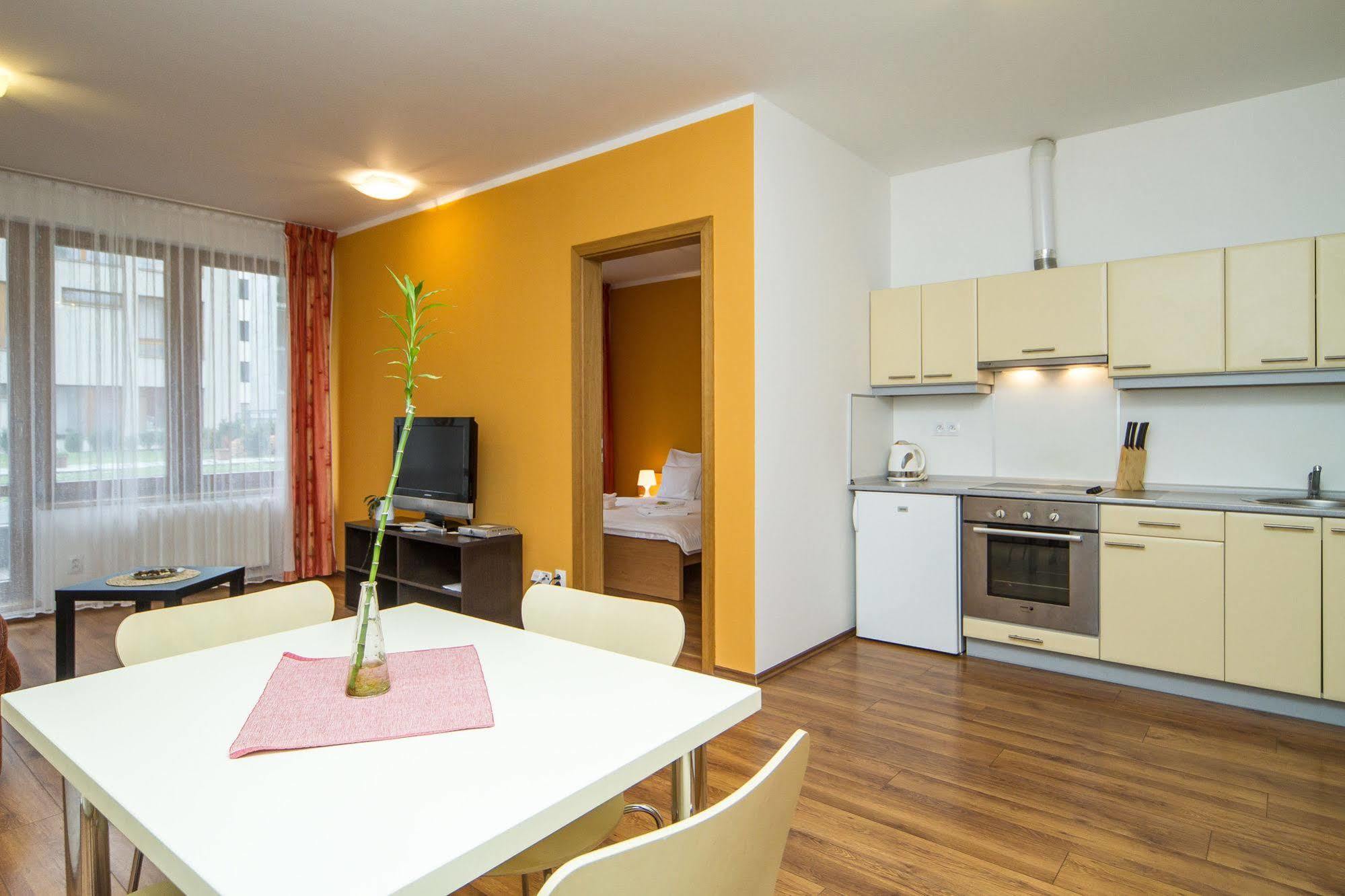 Apartment 3d *