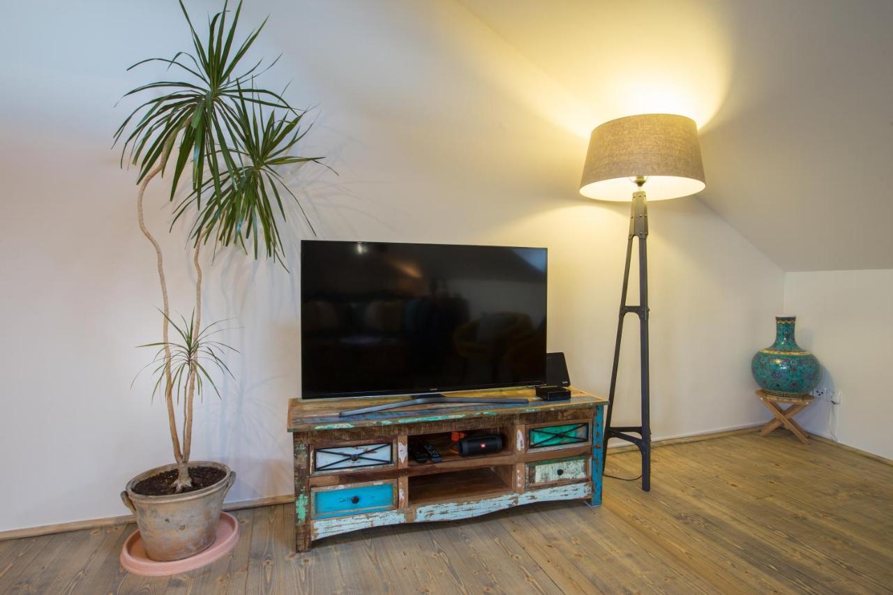 Gigantic Boho Chic 3 Bedroom 3 Bathroom Loft With Hanging Chair Daire *