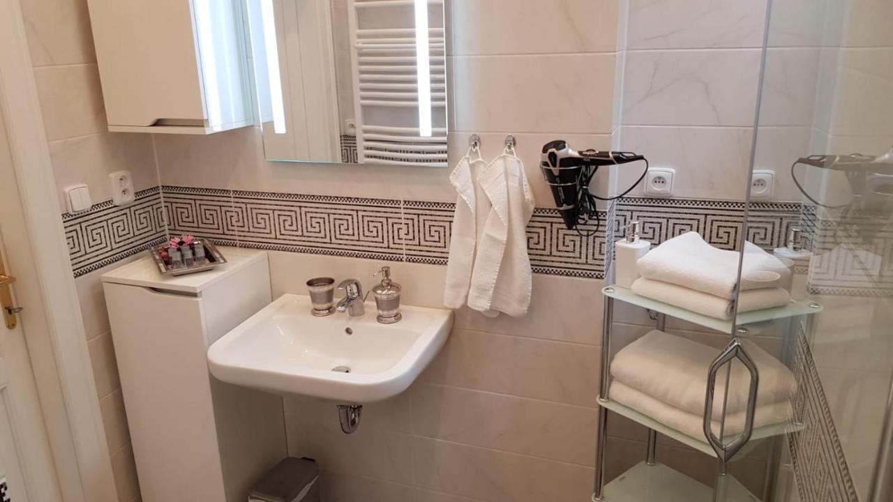 Pragueone Apartment,a/c,terrace * Prag