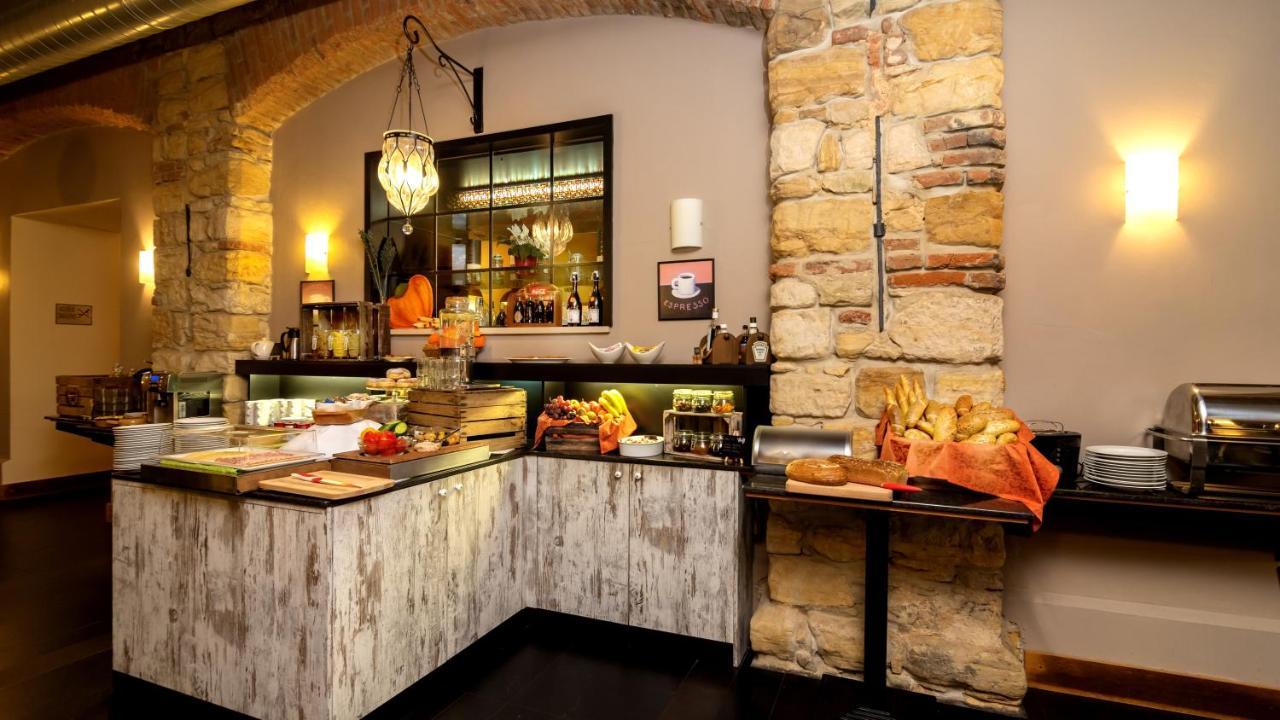 Chvalska Tvrz Hotel Prague