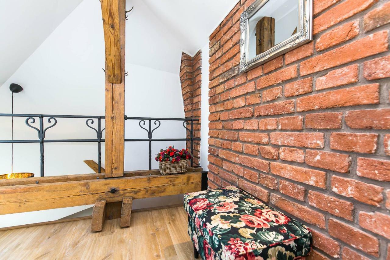 The Old Town Square & Parizska Appartement *